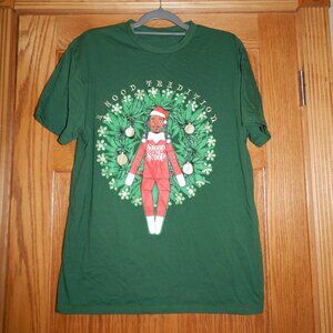 Men's Size M or L Snoop on the Stoop Dogg A Hood Tradition Christmas T-Shirt